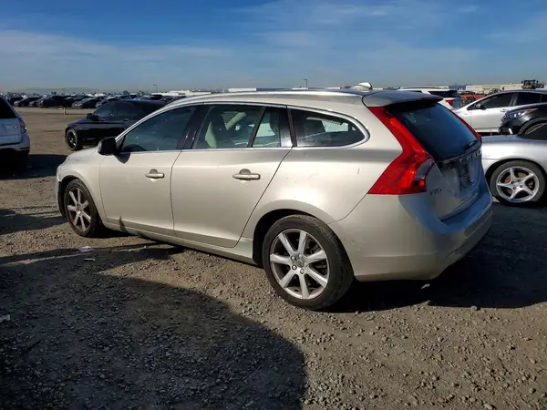YV140MEK7H1373054 2017 VOLVO V60 - Image 2