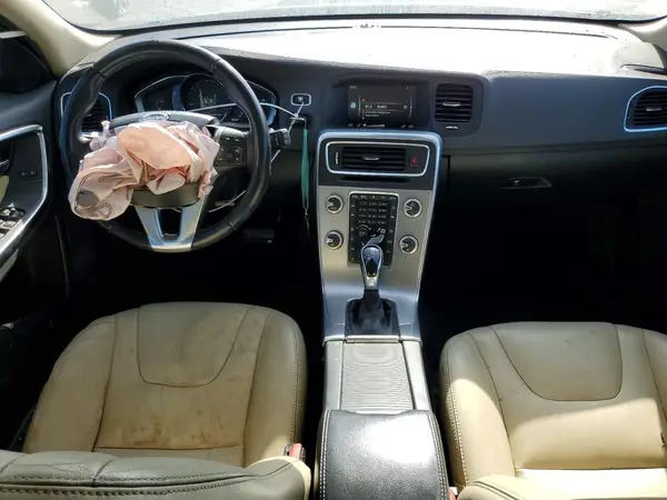 YV140MEK7H1373054 2017 VOLVO V60 - Image 8