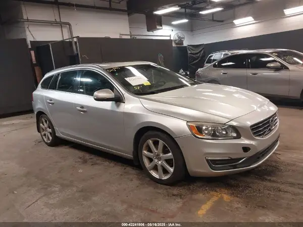 YV140MEK9G1319298 2016 VOLVO V60 - Image 1