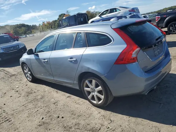 YV140MEK9H1368096 2017 VOLVO V60 - Image 2