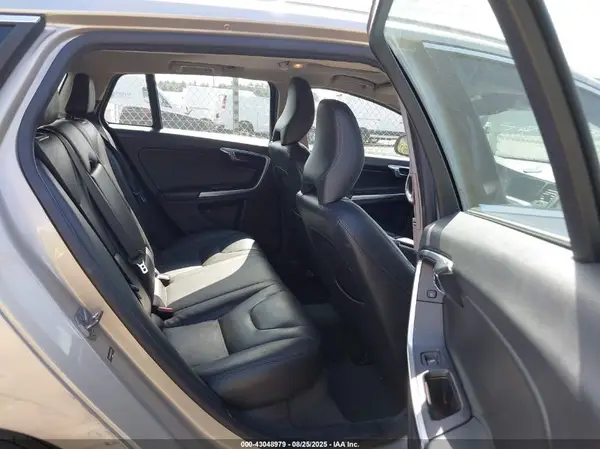 YV140MEKXH1332451 2017 VOLVO V60 - Image 8