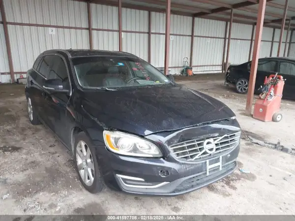 YV140MEKXH1350982 2017 VOLVO V60 - Image 1