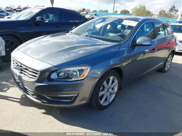 YV140MEKXH1367717 2017 VOLVO V60 - Image 2