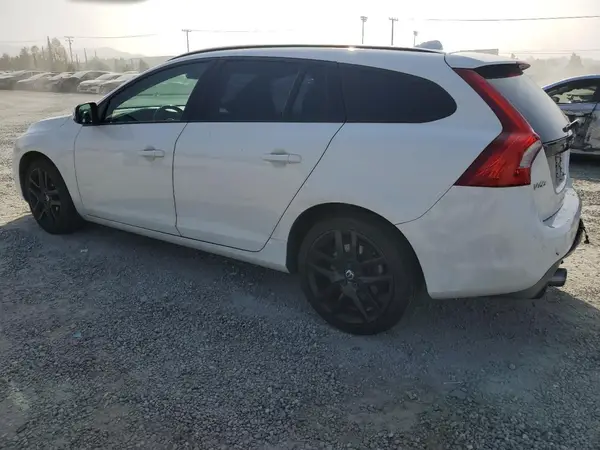 YV140MEL1J2392563 2018 VOLVO V60 - Image 2