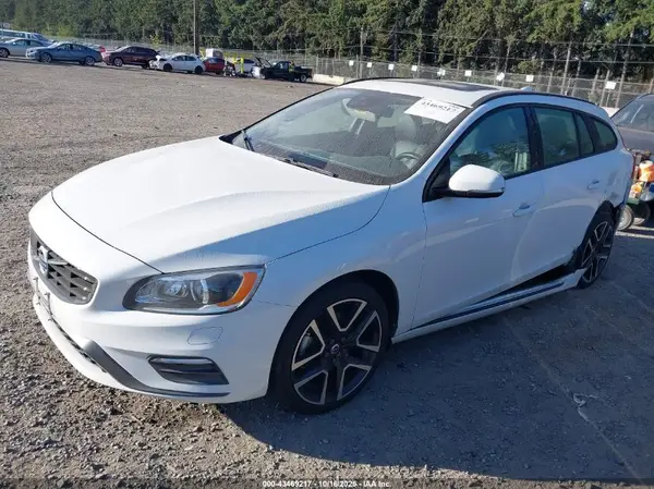 YV140MEL2J2392328 2018 VOLVO V60 - Image 2