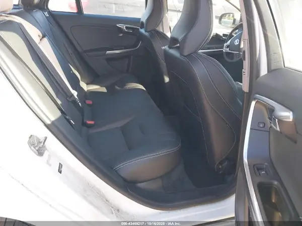 YV140MEL2J2392328 2018 VOLVO V60 - Image 8