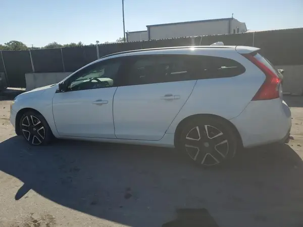 YV140MEL4J2378477 2018 VOLVO V60 - Image 2