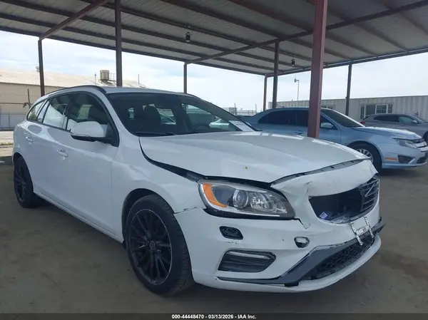 YV140MEL5J2384966 2018 VOLVO V60 - Image 1