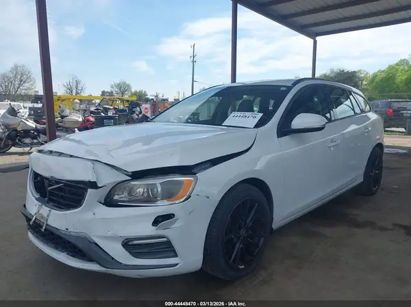YV140MEL5J2384966 2018 VOLVO V60 - Image 2