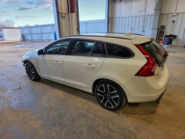 YV140MEL6J2392185 2018 VOLVO V60 - Image 2