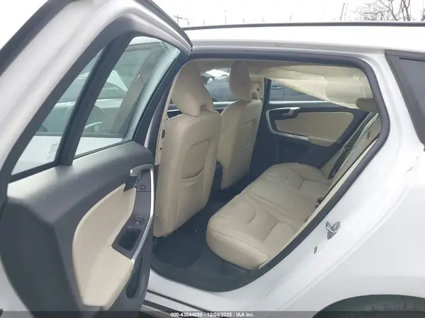 YV140MEL7J2380529 2018 VOLVO V60 - Image 8