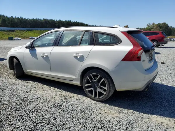 YV140MEL7J2390381 2018 VOLVO V60 - Image 2