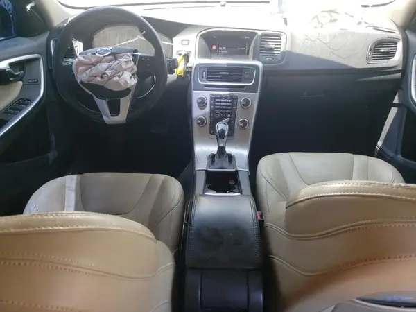 YV140MEL8J2385402 2018 VOLVO V60 - Image 8