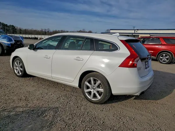YV140MEM2H1338441 2017 VOLVO V60 - Image 2