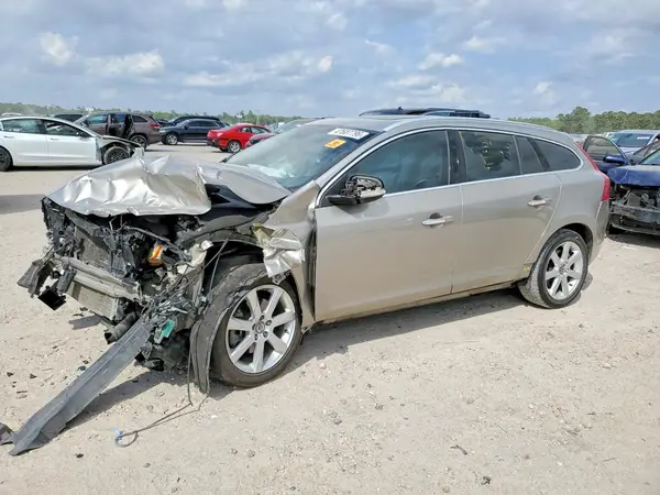 YV140MEM4G1304077 2016 VOLVO V60 - Image 1