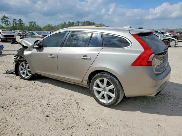 YV140MEM4G1304077 2016 VOLVO V60 - Image 2