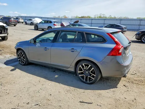 YV140MSL7J2391938 2018 VOLVO V60 - Image 2