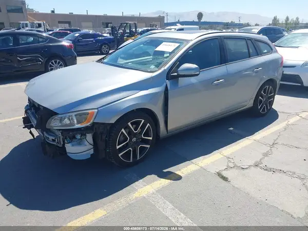 YV140MSL7J2398226 2018 VOLVO V60 - Image 2