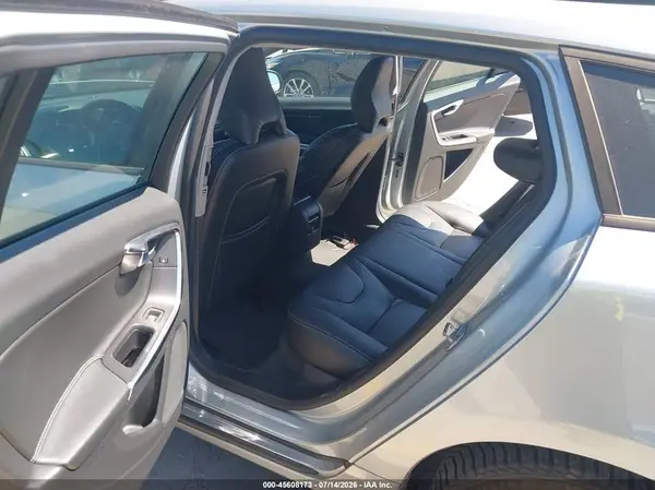 YV140MSL7J2398226 2018 VOLVO V60 - Image 8