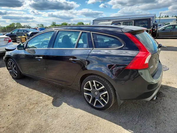 YV140MSLXJ2383610 2018 VOLVO V60 - Image 2