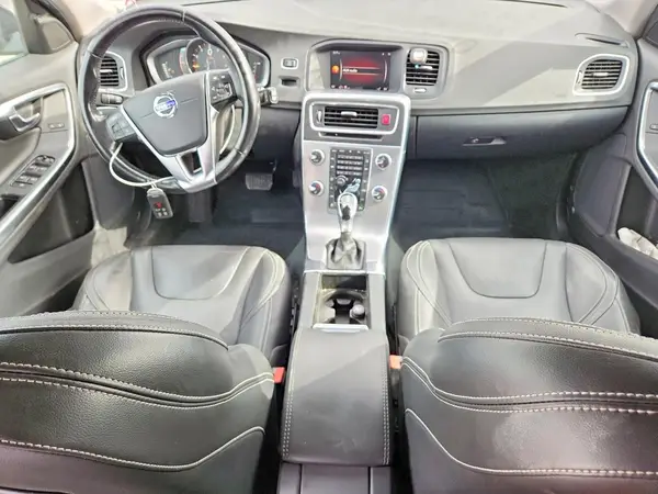 YV140MSLXJ2398009 2018 VOLVO V60 - Image 8