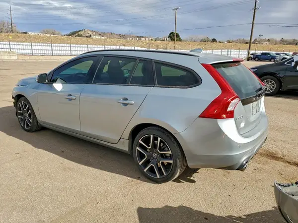 YV140MSLXJ2398219 2018 VOLVO V60 - Image 2
