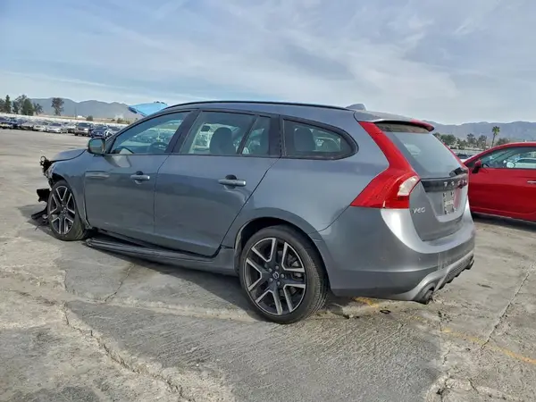 YV140MSLXJ2399497 2018 VOLVO V60 - Image 2
