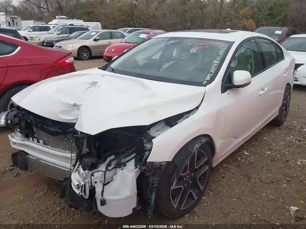 YV140MTL3J2460848 2018 VOLVO S60 - Image 2