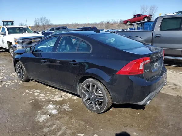 YV140MTL8J2460585 2018 VOLVO S60 - Image 2