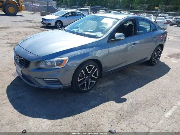 YV140MTLXJ2453878 2018 VOLVO S60 - Image 2