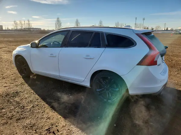 YV149MSL3J2383812 2018 VOLVO V60 - Image 2