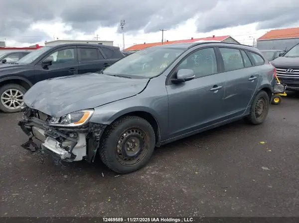 YV149MSLXJ2388490 2018 VOLVO V60 - Image 2