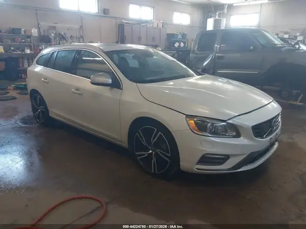 YV149MSS3H1333984 2017 VOLVO V60 - Image 1