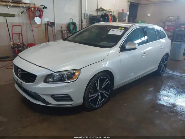 YV149MSS3H1333984 2017 VOLVO V60 - Image 2