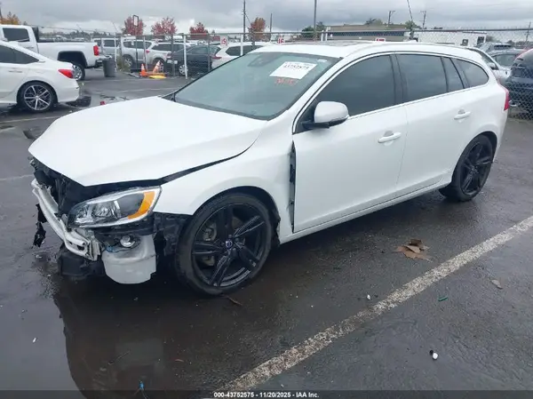YV149MSS6H1354604 2017 VOLVO V60 - Image 2