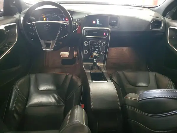 YV149MTS2H2420039 2017 VOLVO S60 - Image 8