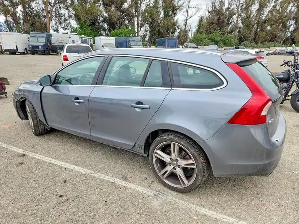YV1612SK1G1311372 2016 VOLVO V60 - Image 2