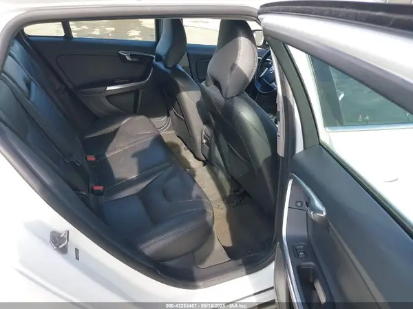 YV1612SK4G1308157 2016 VOLVO V60 - Image 8