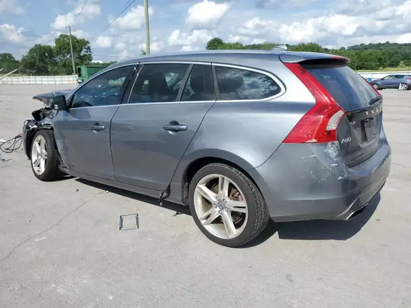 YV1612SK7G1307763 2016 VOLVO V60 - Image 2