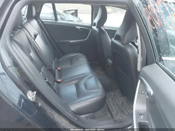 YV1612SK8G1306945 2016 VOLVO V60 - Image 8