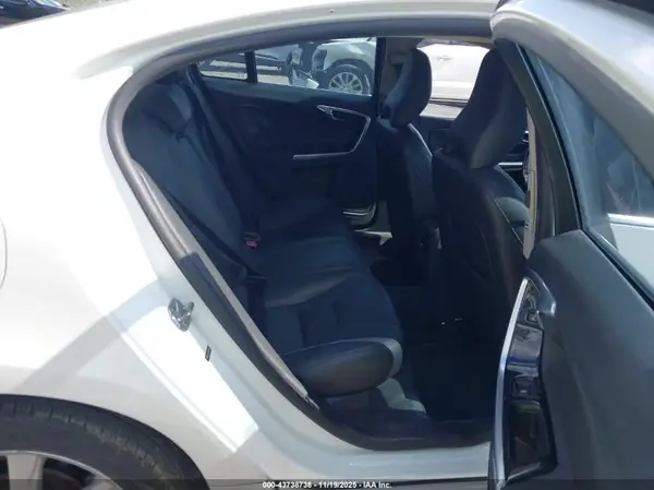 YV1612TK1G2390289 2016 VOLVO S60 - Image 8