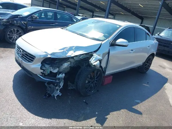 YV1612TKXG2401242 2016 VOLVO S60 - Image 2