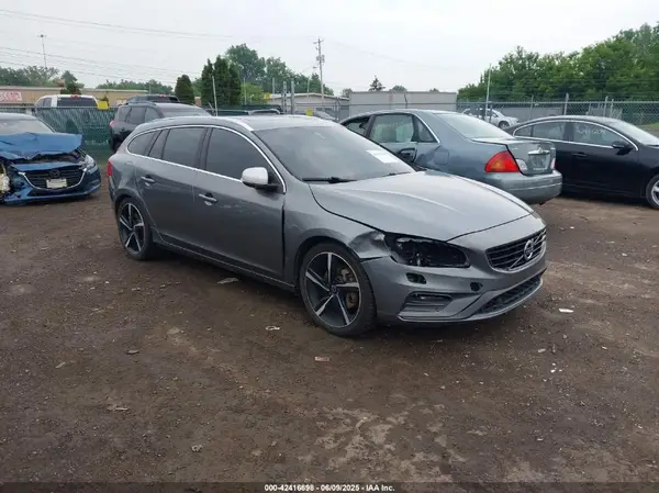 YV1902SP8G1305726 2016 VOLVO V60 - Image 1
