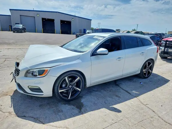 YV1902SS6G1300545 2016 VOLVO V60 - Image 1