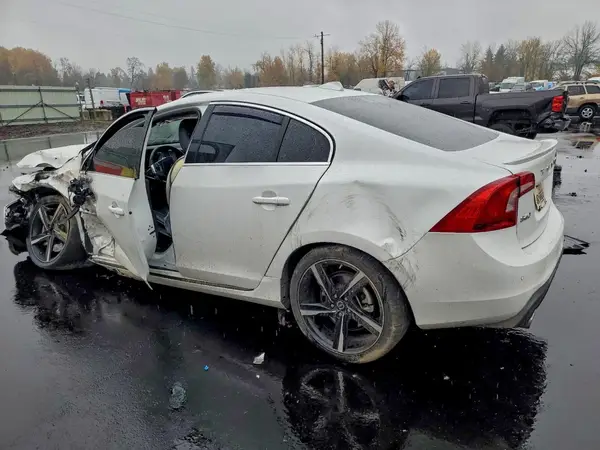 YV1902TS5G2393566 2016 VOLVO S60 - Image 2