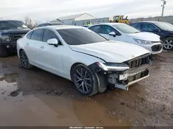 YV1A22MK1H1016746 2017 VOLVO S90