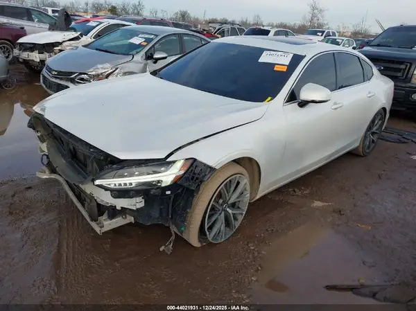 YV1A22MK1H1016746 2017 VOLVO S90 - Image 2