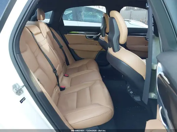 YV1A22MK1H1016746 2017 VOLVO S90 - Image 8