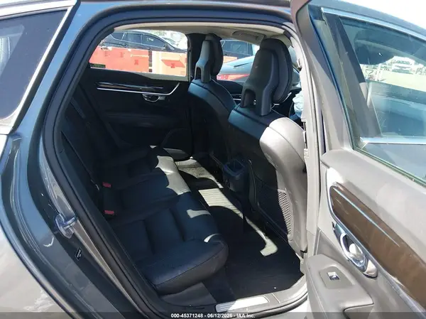 YV1A22MK2H1010390 2017 VOLVO S90 - Image 8