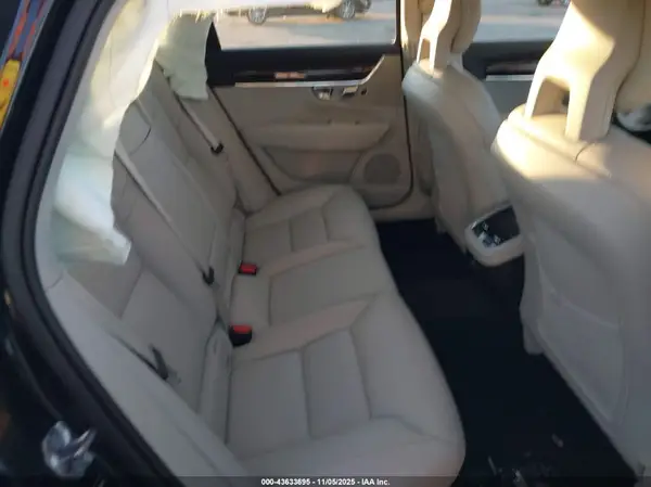 YV1A22MK3H1015940 2017 VOLVO S90 - Image 8